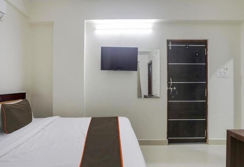 בית מלון כפרי Collection O Svs Grand Guest House