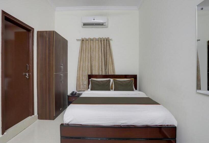 בית מלון כפרי Collection O Svs Grand Guest House