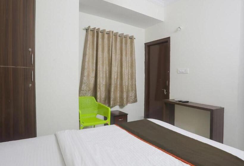 בית מלון כפרי Collection O Svs Grand Guest House