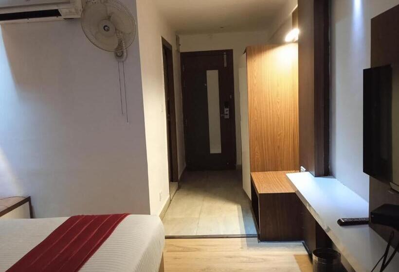 Отель Emarald Taj