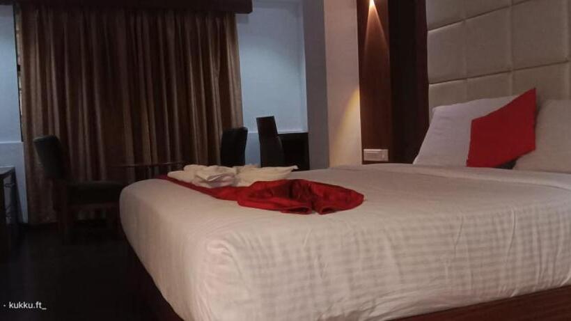 Отель Emarald Taj