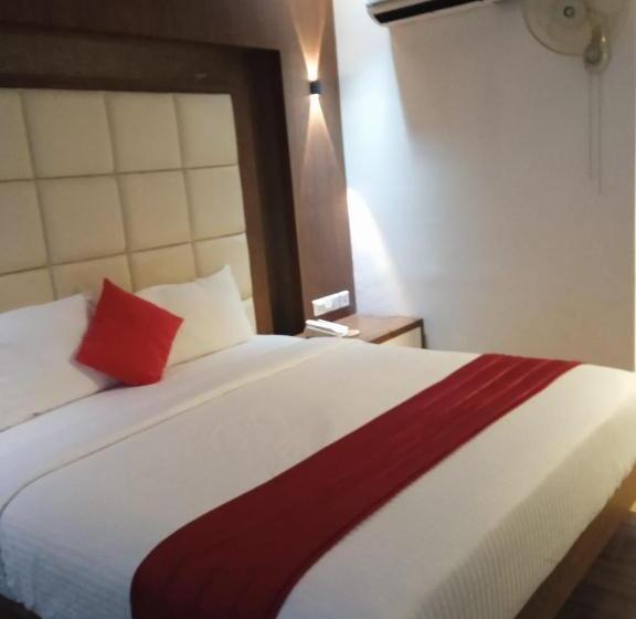 Отель Emarald Taj