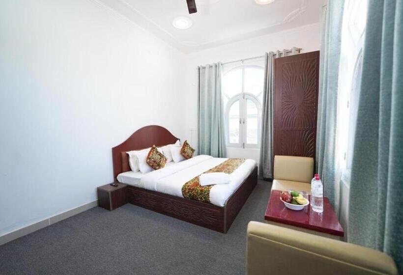 בית מלון כפרי Galactic Inn