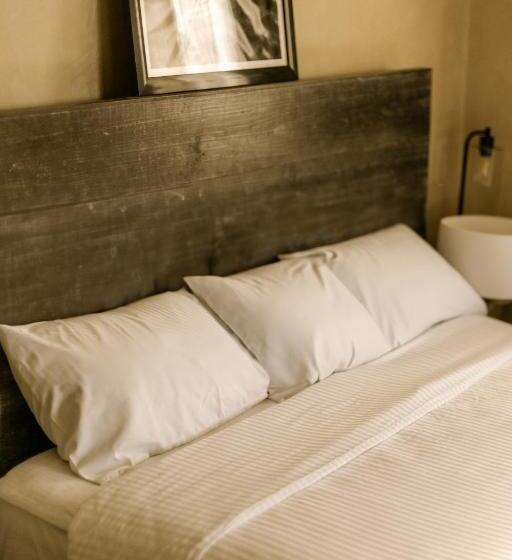 هتل Gardenia Collective