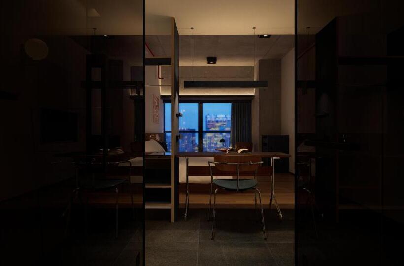 彼厅酒店hotel In Between