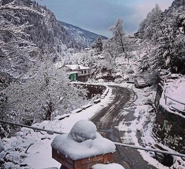 ホテル Kheerganga Heights