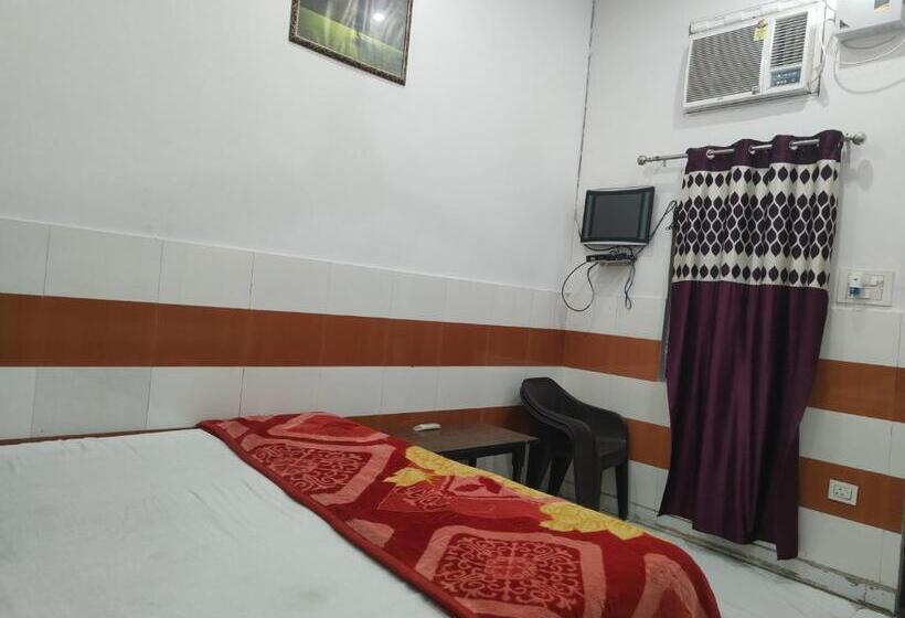 Отель Krishna Guest House