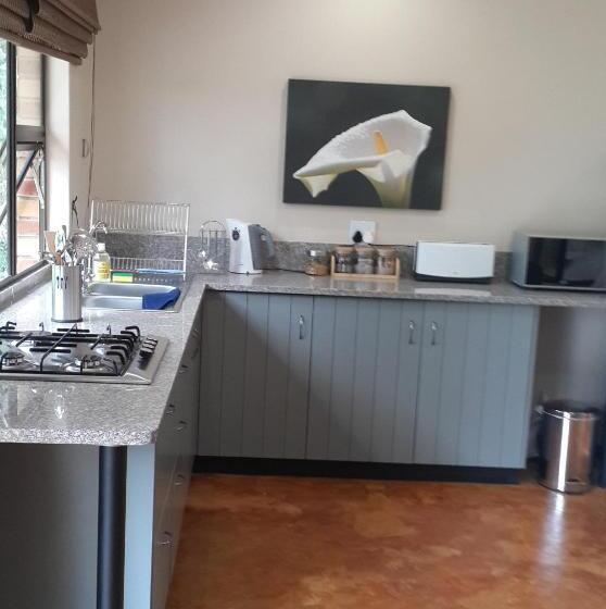 فندق Kuhestan Farm Cottages