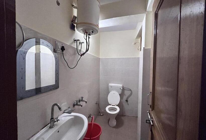 Отель Najma Arshi