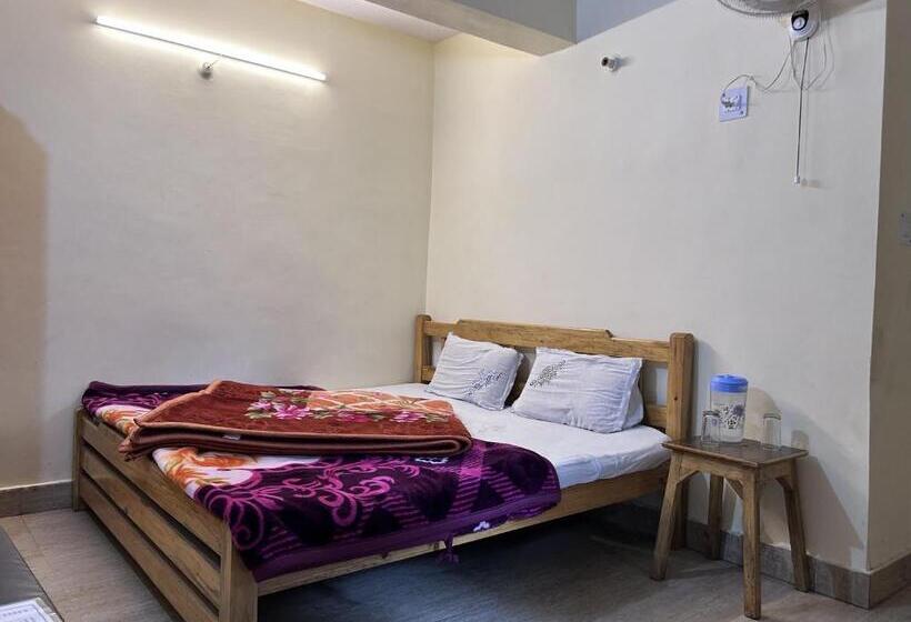 Отель Najma Arshi