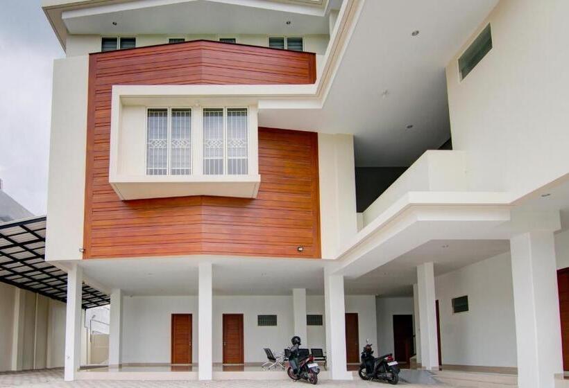 Отель Oyo 93190 Sartika Gh Syariah