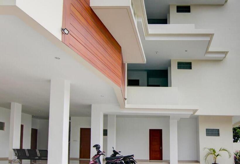 Отель Oyo 93190 Sartika Gh Syariah