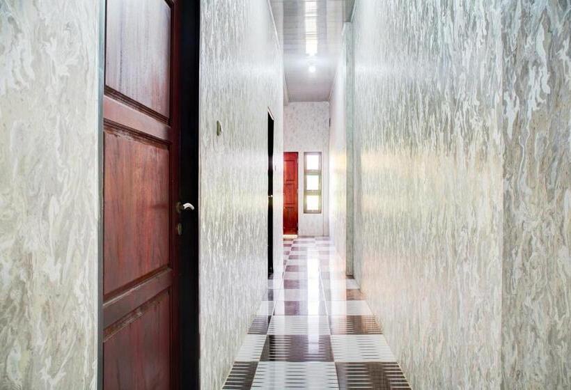 Отель Oyo 93190 Sartika Gh Syariah