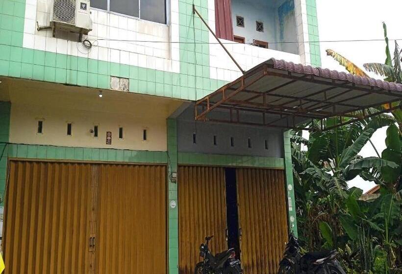 호텔 Oyo 93192 Andesta Guest House Syariah