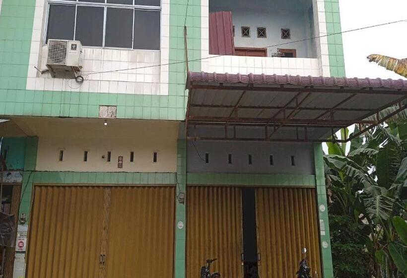 호텔 Oyo 93192 Andesta Guest House Syariah