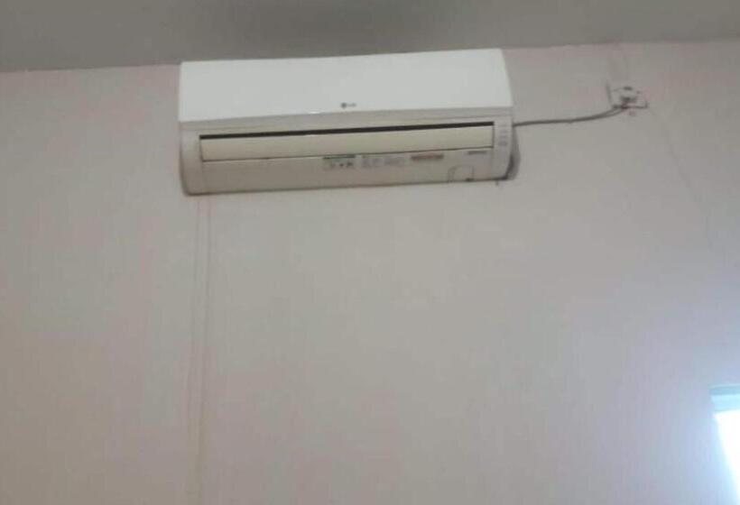 호텔 Oyo 93192 Andesta Guest House Syariah