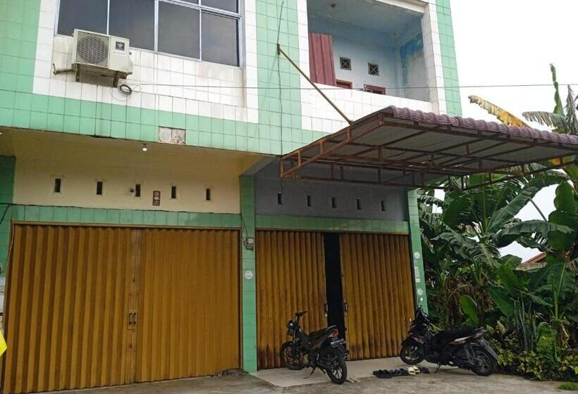 호텔 Oyo 93192 Andesta Guest House Syariah