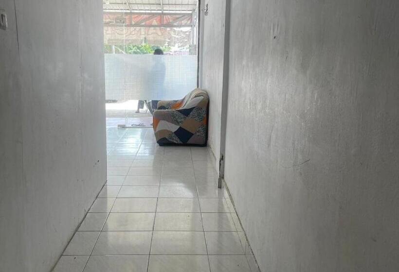 호텔 Oyo 93192 Andesta Guest House Syariah