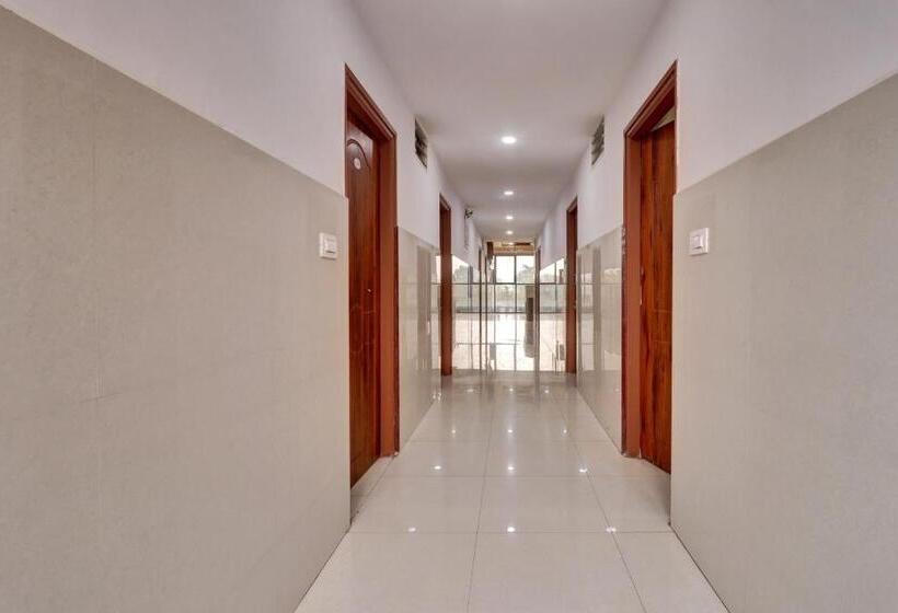 בית מלון כפרי Oyo Flagship M.s. Residency