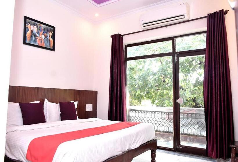 Отель Paramod Palace