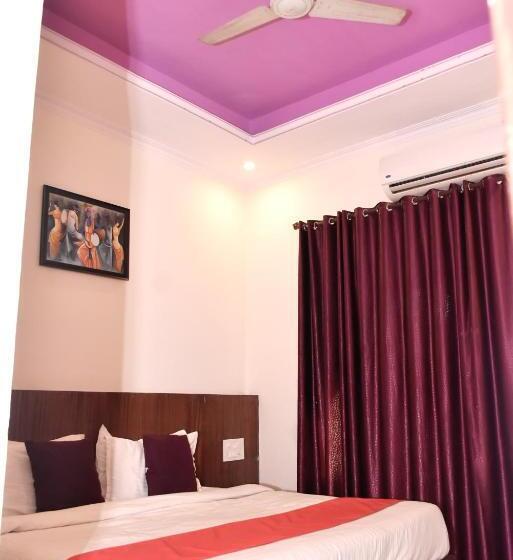 ホテル Paramod Palace