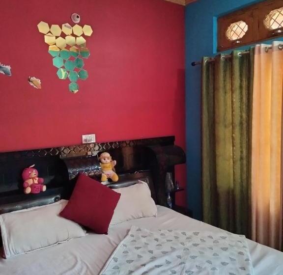 ホテル Rudraksh Barkot