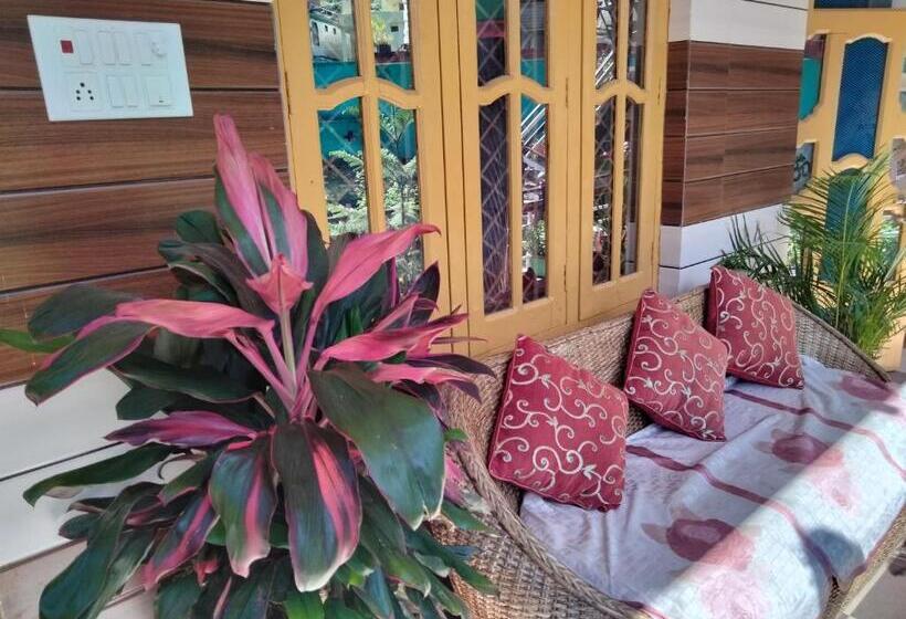 ホテル Rudraksh Barkot