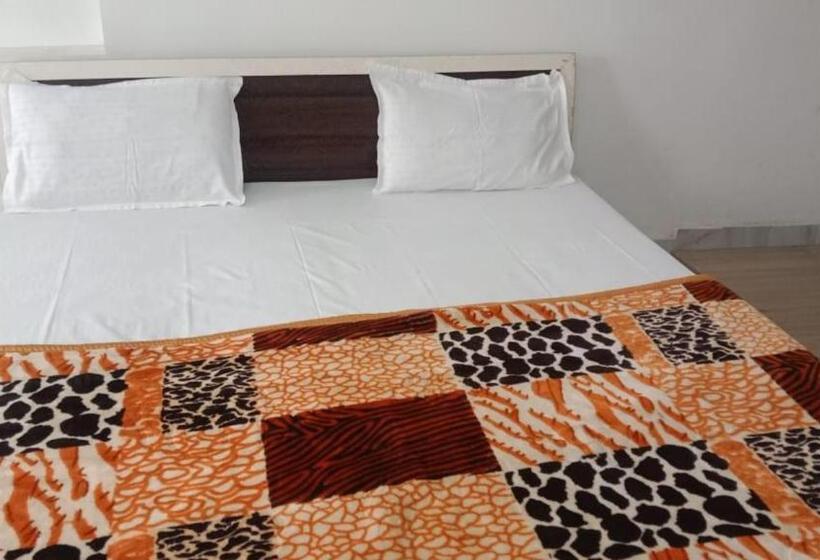 Отель Shastri Nagar Dharmshala Ayodhya