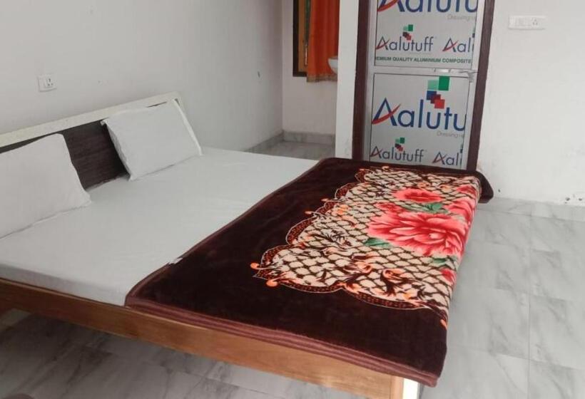 Отель Shastri Nagar Dharmshala Ayodhya