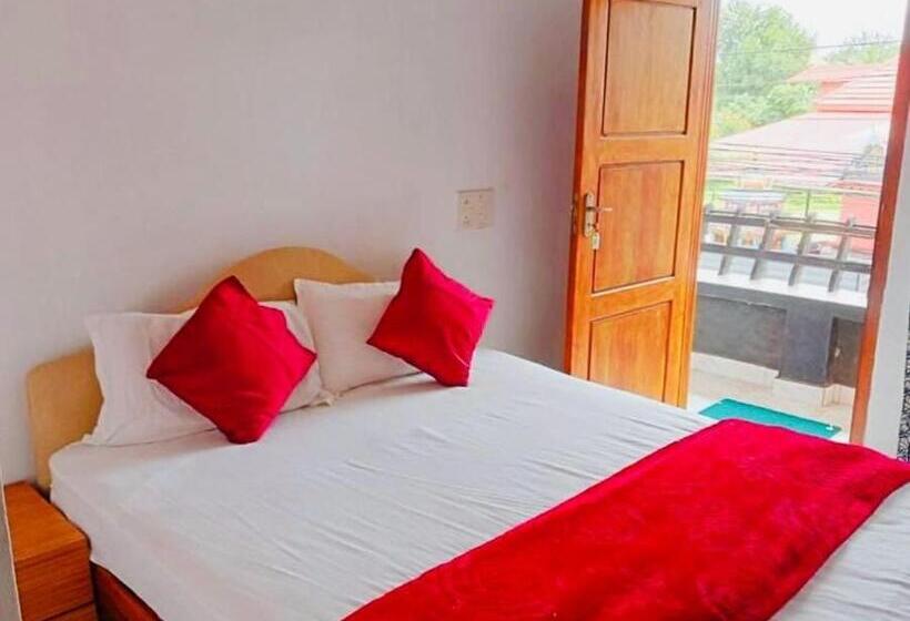 호텔 Spot On Cochin Tourist Home