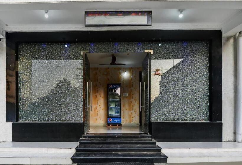 בית מלון כפרי Super Oyo Aruna Banquet And Guest House