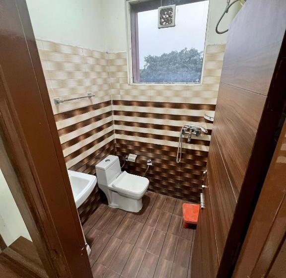 فندق The Crown , Top Rated & Most Awarded Property In Chandigarh, Zirakpur & Tricity