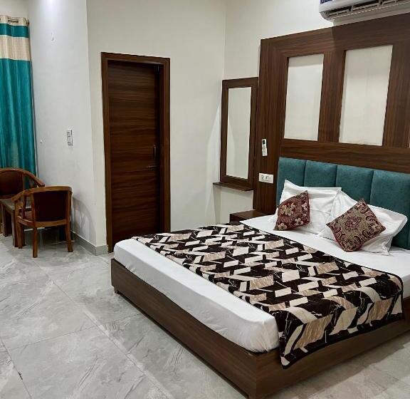 فندق The Crown , Top Rated & Most Awarded Property In Chandigarh, Zirakpur & Tricity