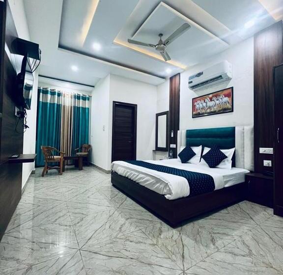 فندق The Crown , Top Rated & Most Awarded Property In Chandigarh, Zirakpur & Tricity