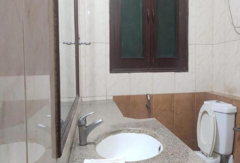 호텔 White House Inn