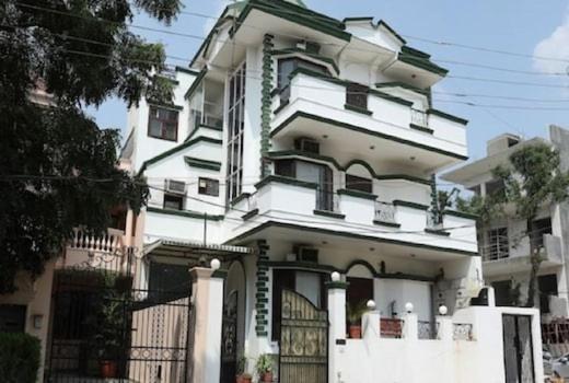 호텔 White House Inn