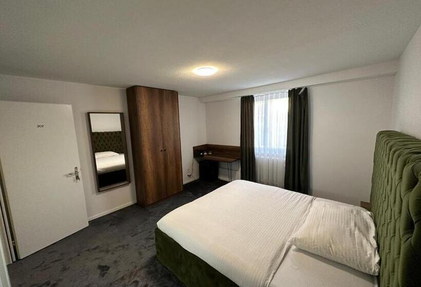 Livi S Hotelzimmer Rotes Haus