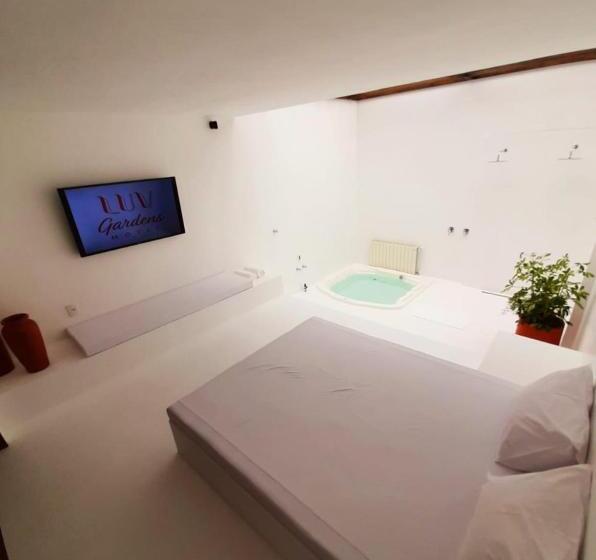 Luv Gardens Motel   Adults Only