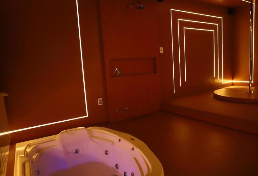 Luv Gardens Motel   Adults Only