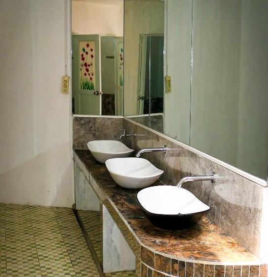 Mandalika Queen Hostel