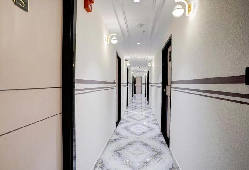 Oyo Flagship Hotel Lavish