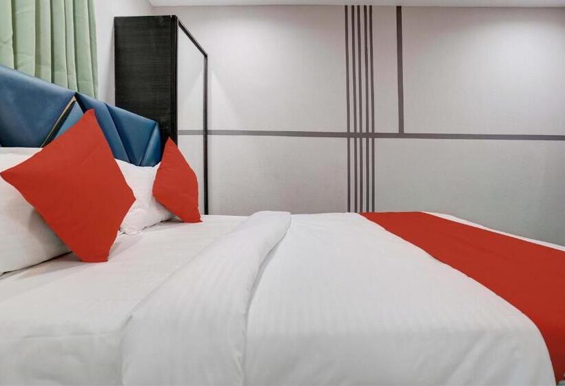 Oyo Flagship Hotel Lavish