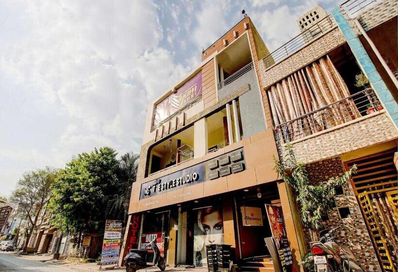 Oyo Hotel Satyam Shree