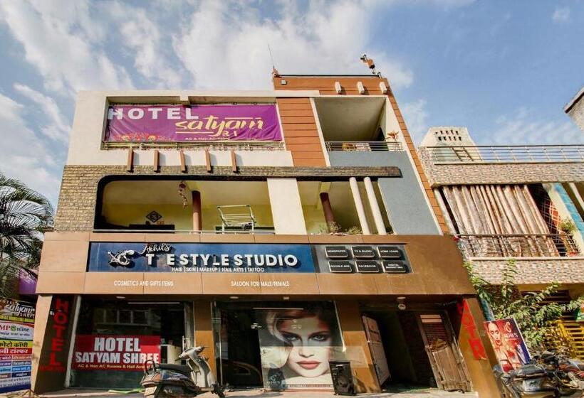 Oyo Hotel Satyam Shree