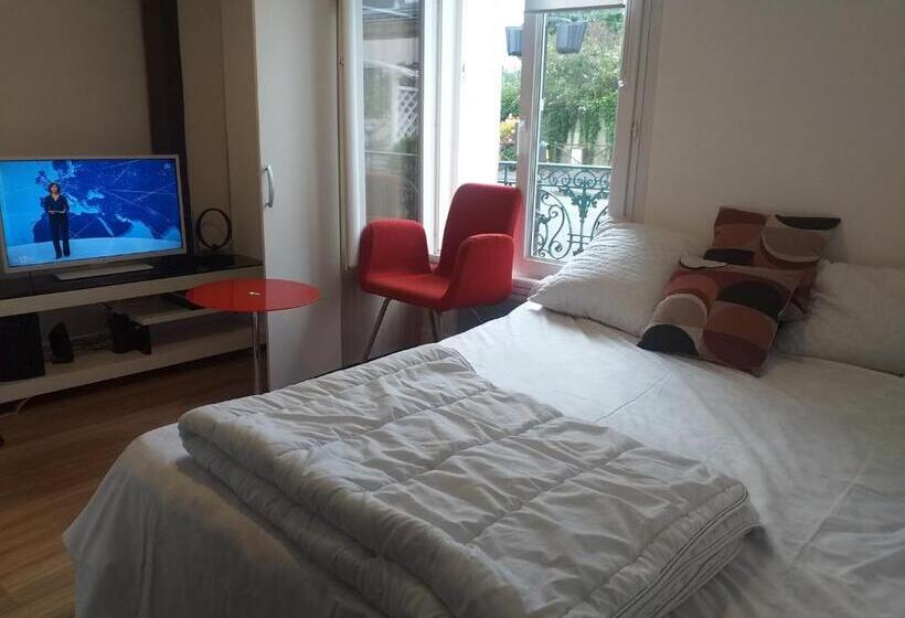 膳宿费 A.b.c Services