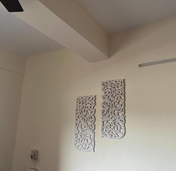 پانسیون Ambrosia Inn