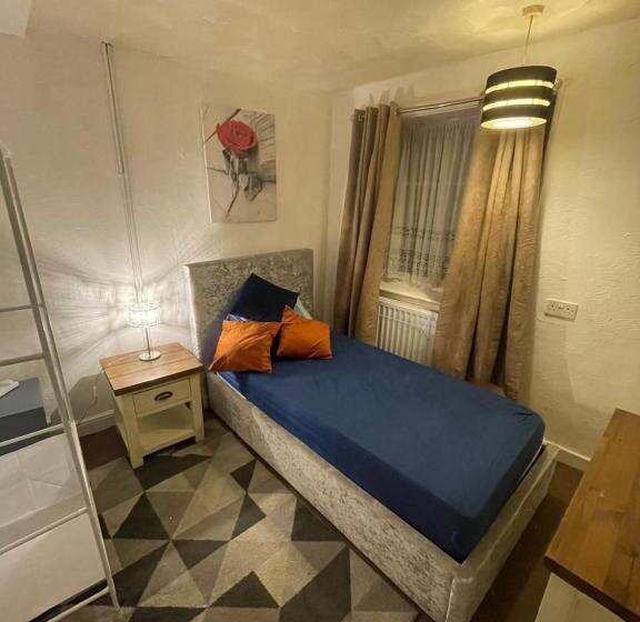 بنسيون British Flag