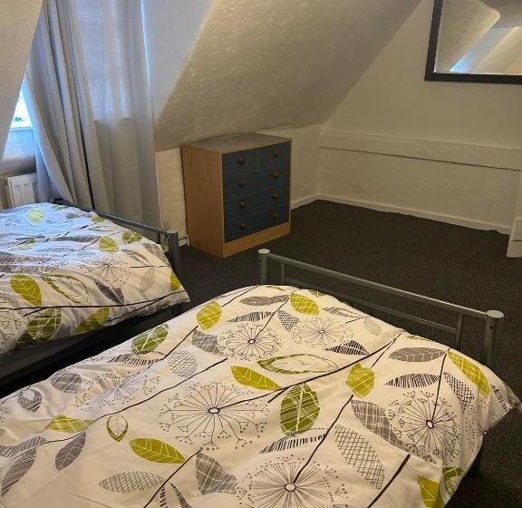 بنسيون British Flag