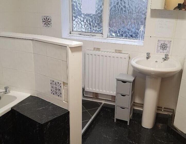 بنسيون British Flag