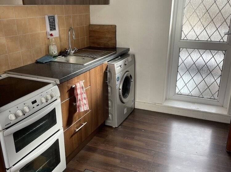 بنسيون British Flag